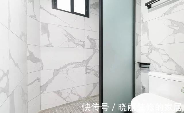 收纳柜|被她家的76㎡新房惊艳了,电视墙改造成收纳柜,走廊砌吧台藏冰箱