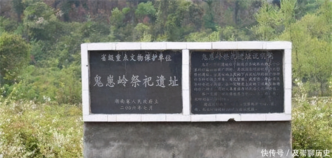 立在|万尊石像立在山间,诡异面孔让人敬畏,规模远超兵马俑