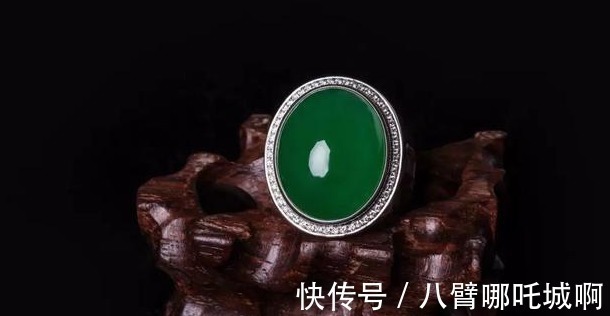 翡翠$翡翠戒指种类较多,如何挑选适合自己的戒指了解后恍然大悟!