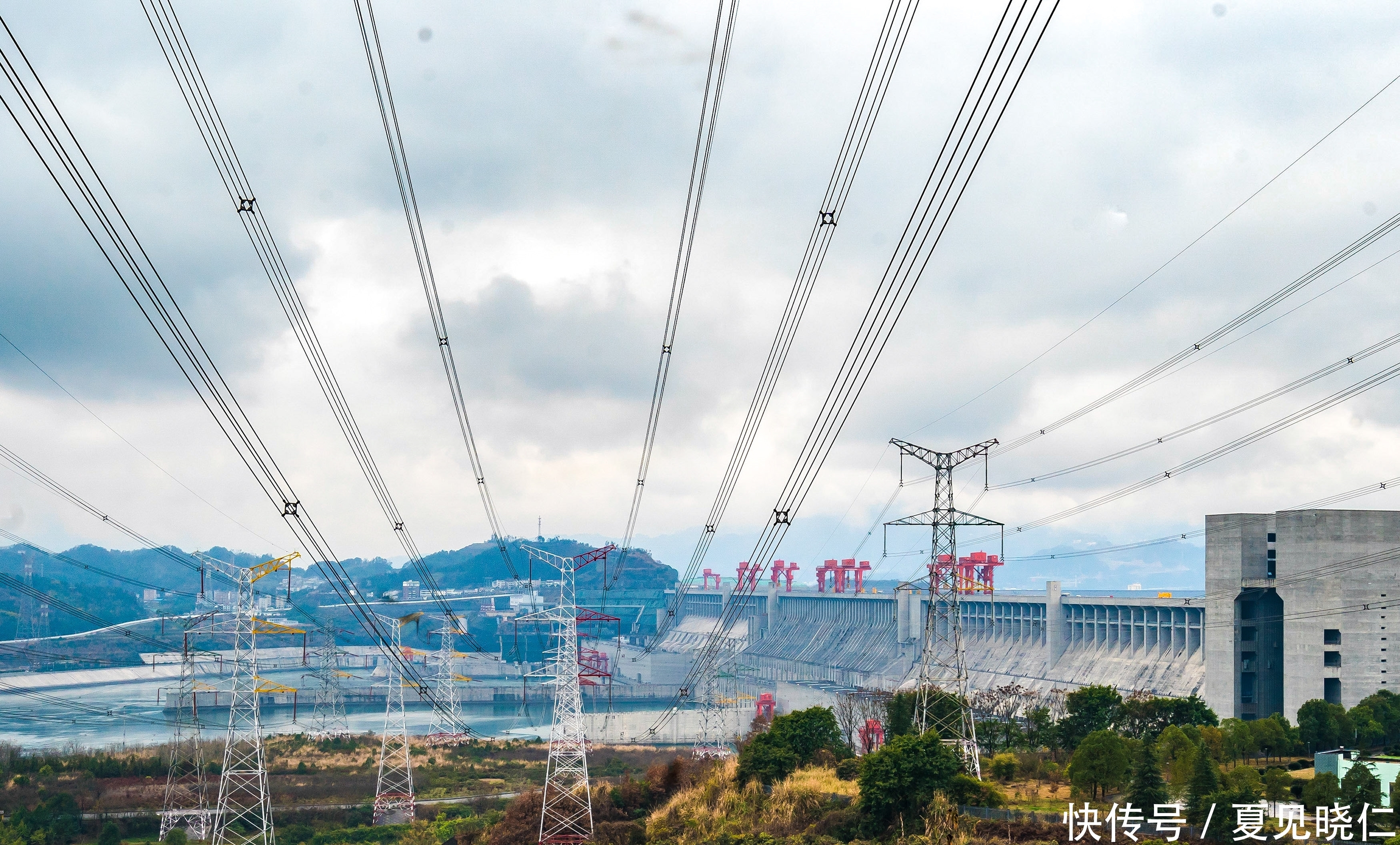 游客在三峡|“国之重器”三峡工程完成整体竣工验收