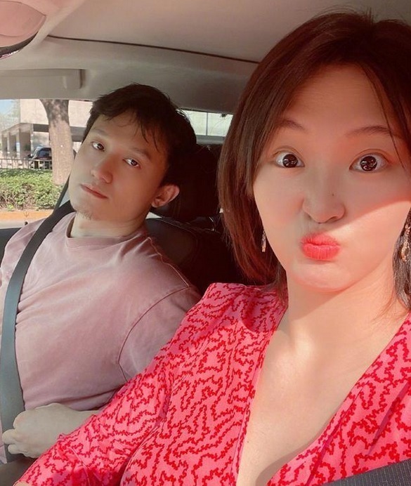 合影|惠若琪晒一家三口合影!老杨搂住惠若琪,小小惠:我多余了