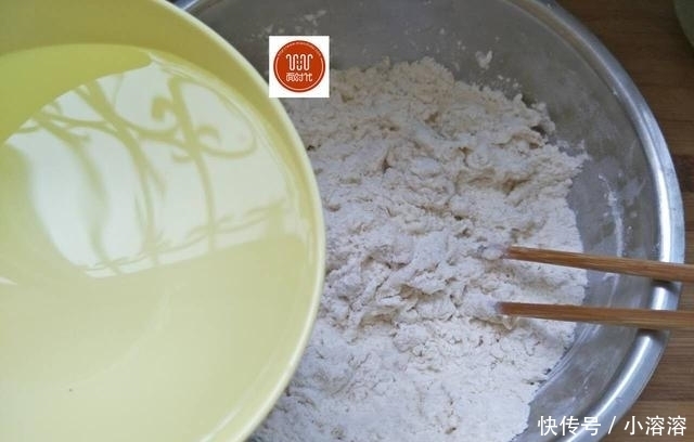 美食生活|发面烙饼,我有妙招,既省油又暄软,外酥里嫩凉了不会硬!