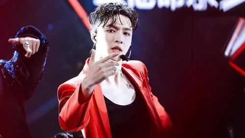 夢(mèng)幻西游|張藝興真的玩夢(mèng)幻西游，曾經(jīng)打到全服第二，網(wǎng)友：擺拍而已