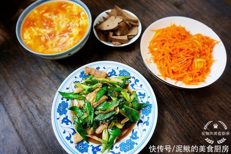 青蒜|北京一家人的晚餐,发到朋友圈火了,网友:太寒酸了