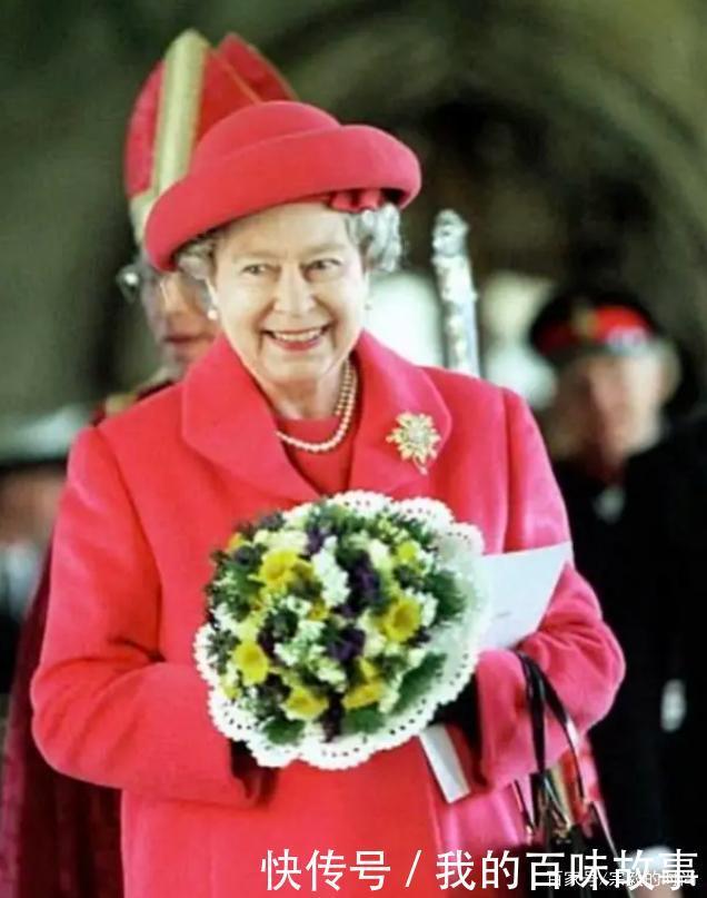 戴珍珠|苏提达真是“养珠大户”，戴珍珠耳环略显灵气，诗妮娜看了都羡慕