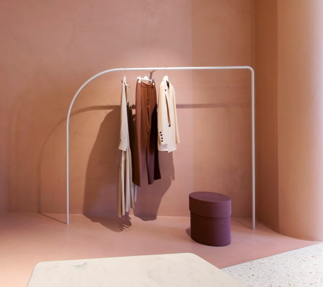 衣架|睡觉前、进门后脱下来的衣服放哪好别傻傻放沙发上了……