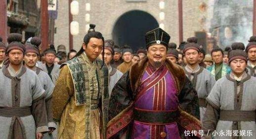 看不惯|富人炫富写对联,穷秀才看不惯加了一笔,意思竟截然相反