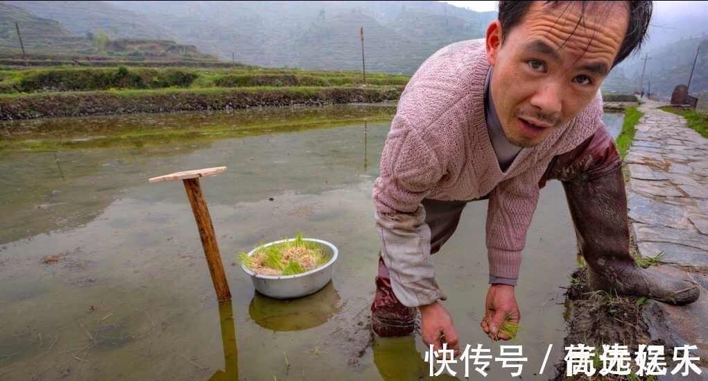 |解说搞笑吃鸡301:神仙队友为了抢KD值,竟无情羞辱我的智商!真嚣张