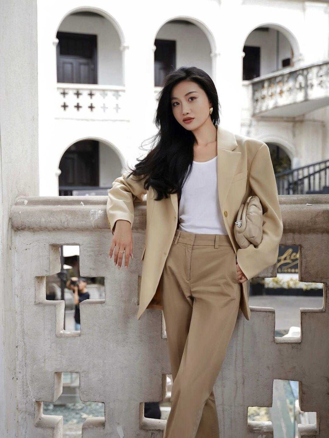 小蛮腰 早春职场通勤怎么穿?这些西装干练利落又不挑人,照着穿准没错