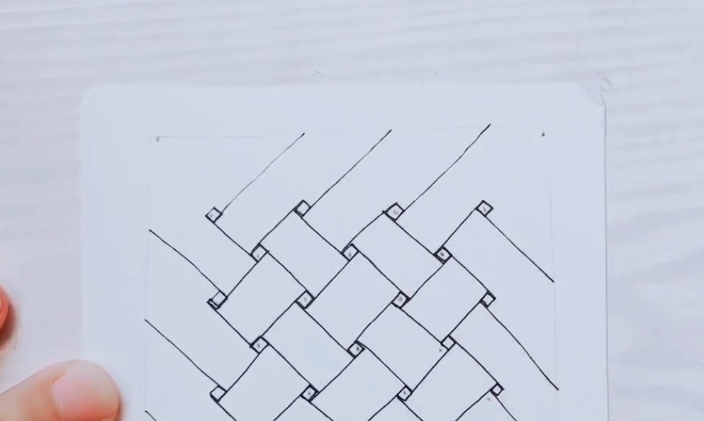 方格!美术生画方格,开始:这个好玩,完成后:臣妾做不到啊