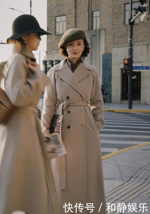 50岁的女人穿搭要做减法,冬季学三木母亲这样穿,优雅又高级