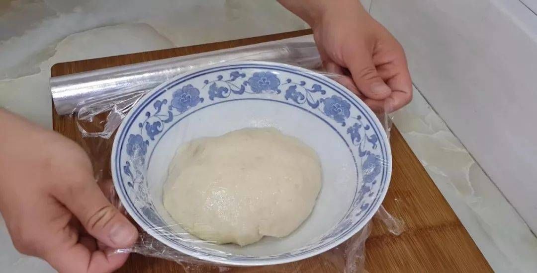 鸡蛋|吃早餐蛋糕的新方法,淋上蛋液,比手抓蛋糕简单,比鸡蛋灌饼好