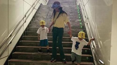 护士|护士说生了“双胞胎”,爸爸听后转身就跑,知道原因后护士笑翻了