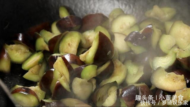 茄子新做法,不油炸不红烧,香甜开胃,每次都不够吃