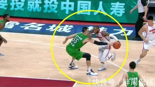 威姆斯|韩德君被打骨折,威姆斯下重手太心寒,任骏飞一画面让大韩痛心
