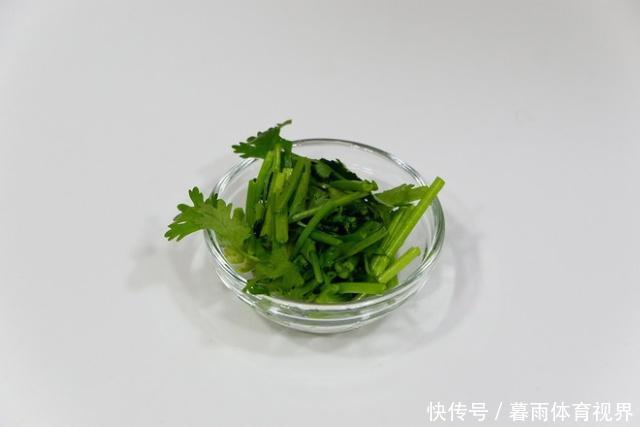  受不了|东北餐桌上常见的食物，南方人看了受不了，北方人真香！