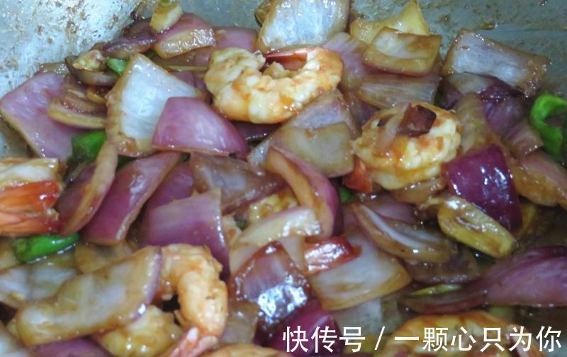 洋葱炒虾仁|冬天多给老人吃这菜,营养不腻易消化,还能延缓衰老,简单易做