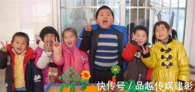 孩子|“新型冷暴力”在幼儿园悄悄蔓延,孩子内心委屈,家长却一无所知