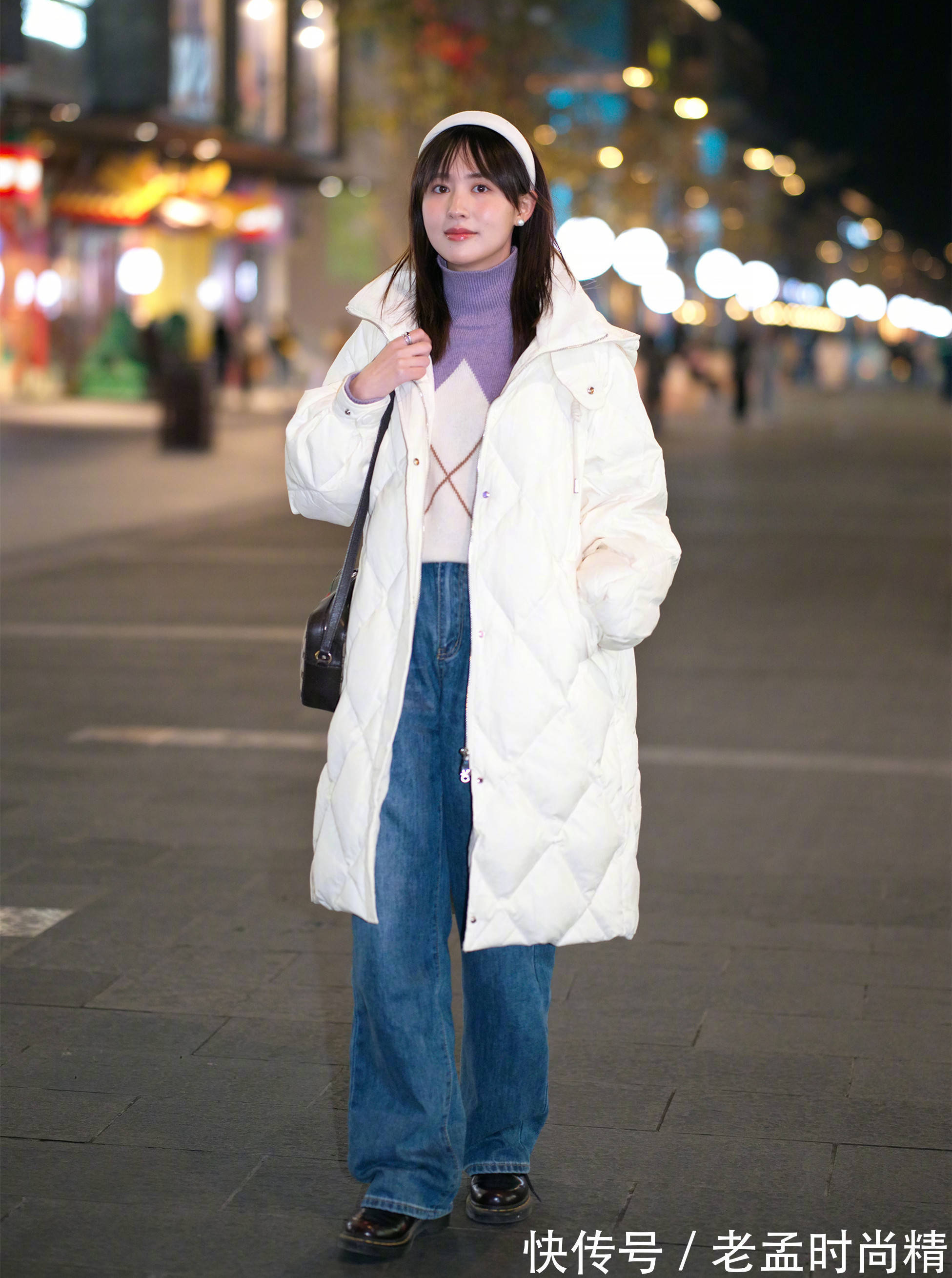 牛仔蓝 穿“喇叭裤”,怎么搭配上衣、鞋子?