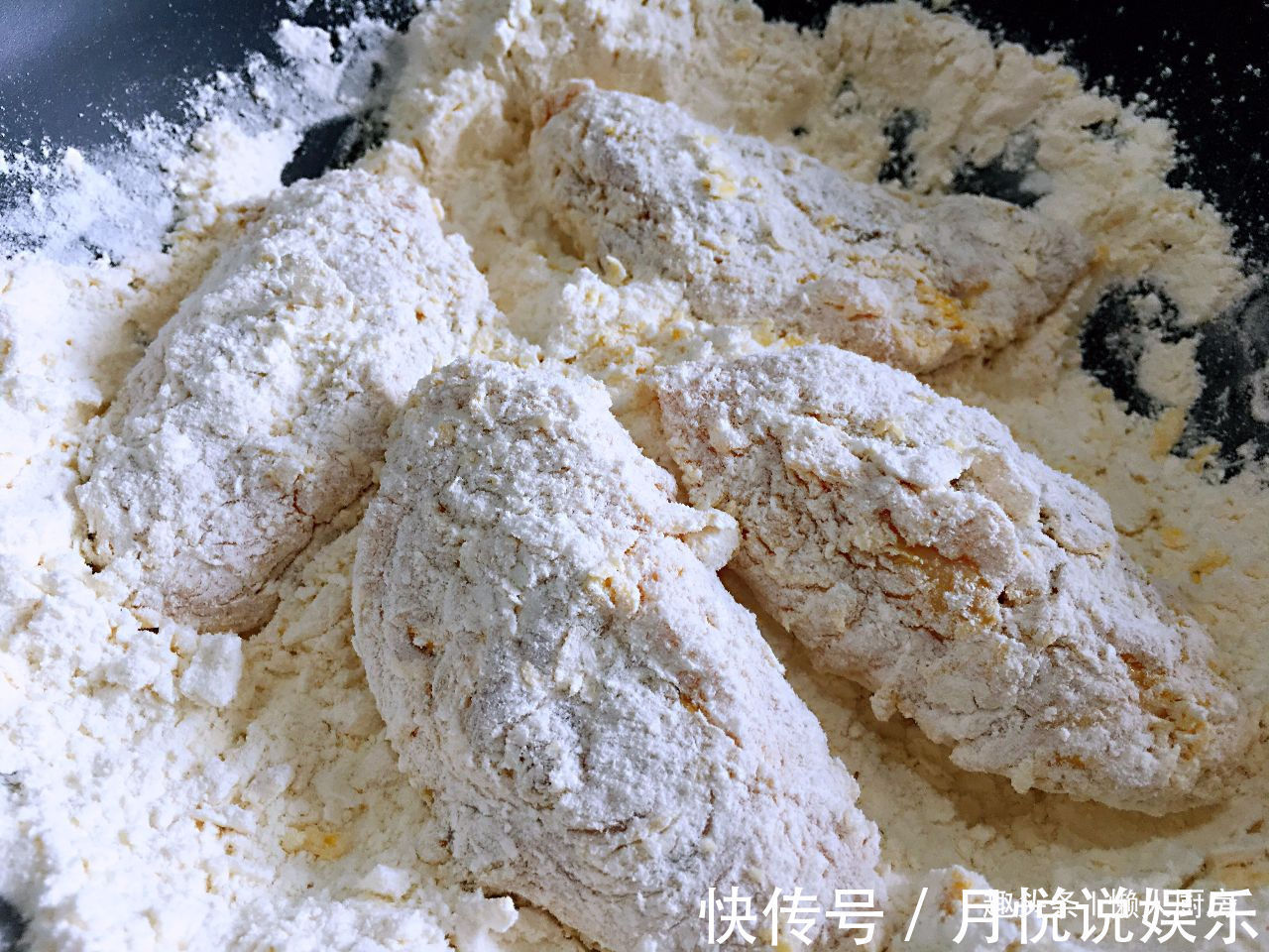 炸鸡翅我有小诀窍，这样炸出来的鸡翅又酥又香，色泽金黄