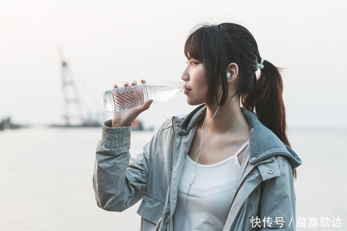 饥饿感|减肥的人坚持4个方法，促进脂肪分解，让身材慢慢瘦下来！