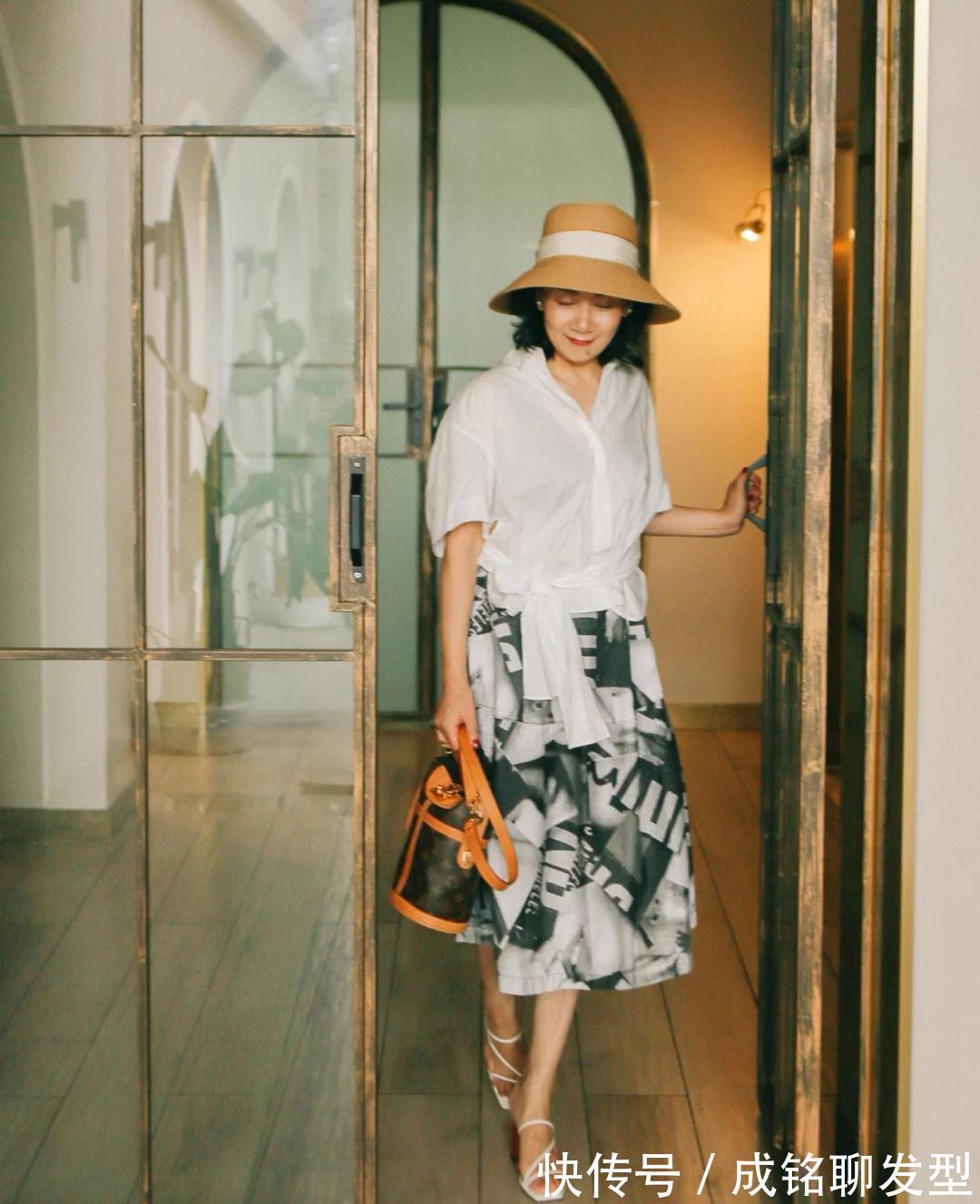 岁月|岁月不败美人,大龄女性的“法式风”穿搭,每一套都优雅都精致