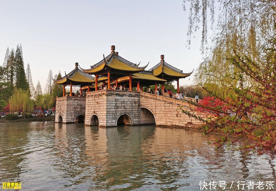 乾隆皇帝 为乾隆皇帝下江南而建的一座古桥,现在是扬州和瘦西湖的地标