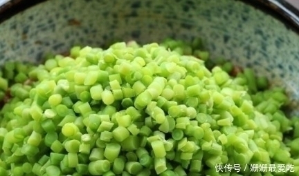 韭菜|用它包饺子，比芹菜还香，比韭菜有营养，儿子吃完还要抢爸爸的吃