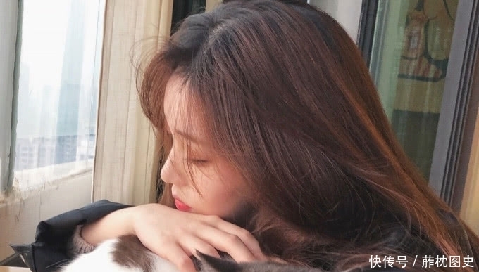 女生经常“爆痘”的3大原因,和吃辣没半点关系