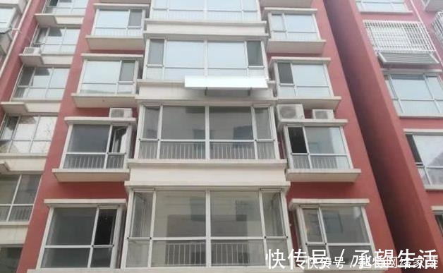 太阳能|验收新房,却被师傅气坏了!热水器直接从阳台窗边缝穿过,好奇葩