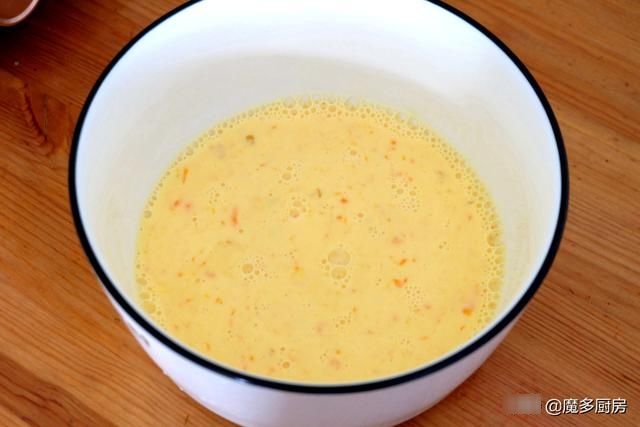 香蕉葡萄干做成蛋糕更好吃，不用打蛋器，小朋友都能轻松做