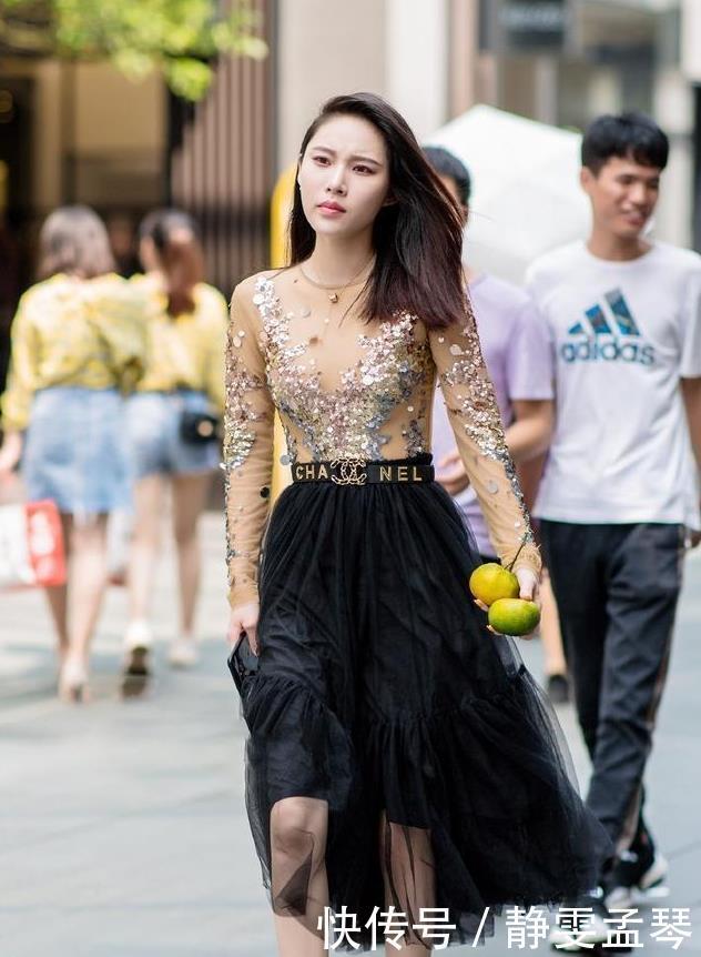 裙角飘扬的春装搭配,时髦又可爱的姑娘千万不要错过