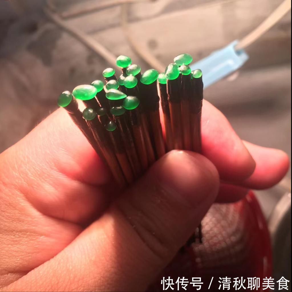 翡翠首饰@翡翠“小绿货”独占鳌头,究竟有什么样的魅力?让翠友格外的喜欢