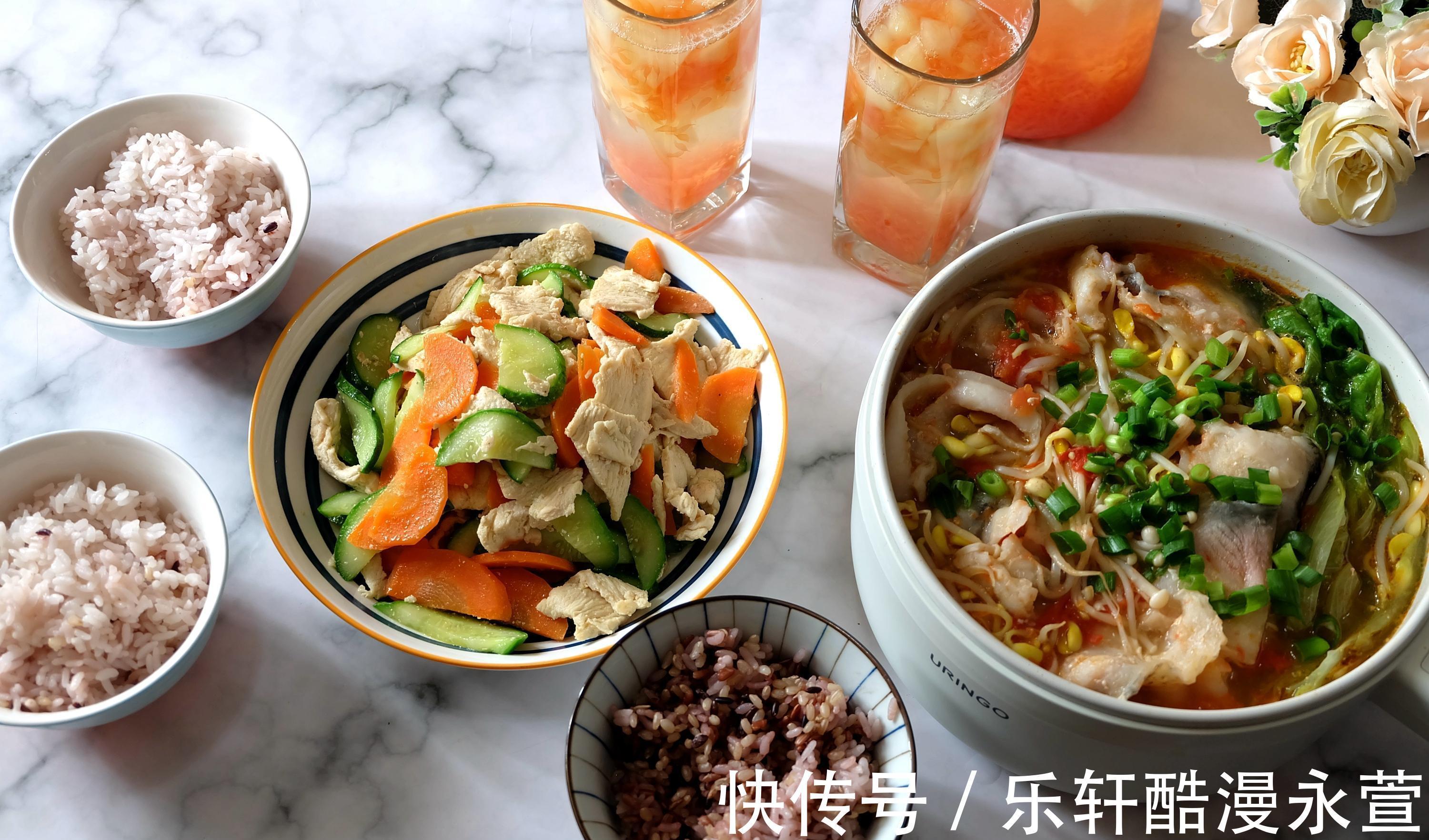 西柚|晒晒我家的午饭吧，两个菜，一个主食，一壶水果茶，营养健康好吃