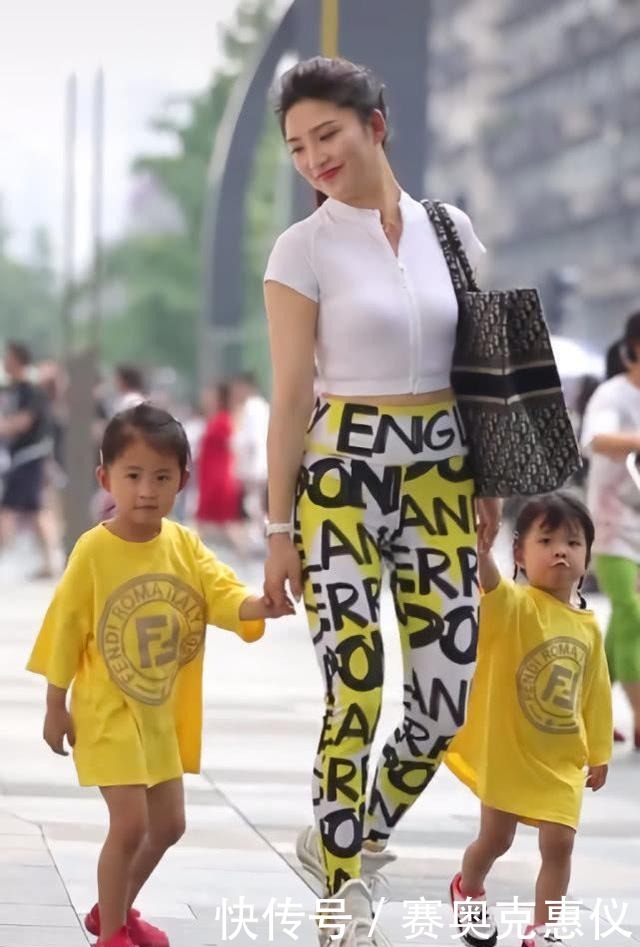 无痕|时髦辣妈白衬衫,配上花纹无痕裤,款式精致,充满童趣