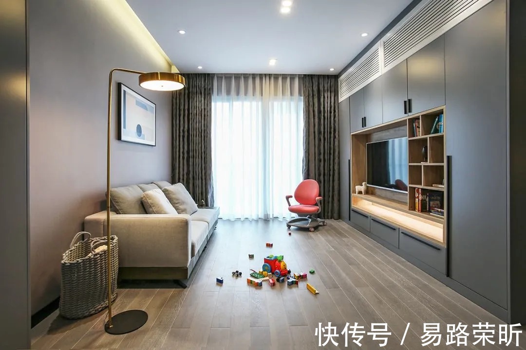 轻奢风|以高级灰为主色调,搭配格调满满的木质家具,营造简约有质感的家居氛围
