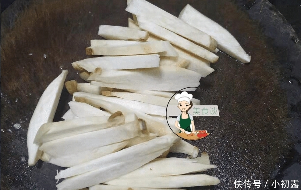 女人都爱的下饭菜,配它一起炒,不仅更鲜香,润肠道,多吃还美容