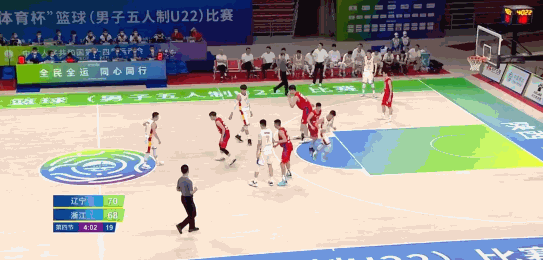 劈扣|分差被追到2分后，趙繼偉用一手勢指揮郭艾倫跑位助張鎮(zhèn)麟完成劈扣