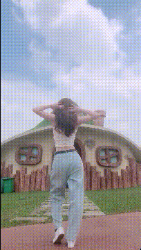 |搞笑GIF:宝宝:这吃的是什么呀,怎么越吃越困呢