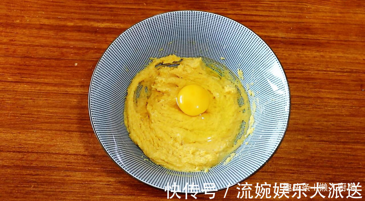 不用蒸,不用烤,教你做玉米面棒棒馍,皮松软可口,底焦黄酥脆