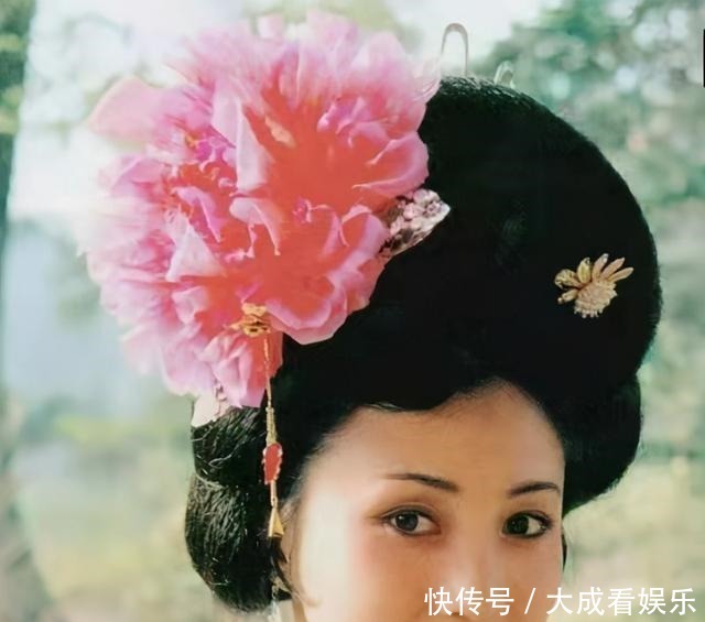 牡丹花|“人间牡丹花”林芳兵增肥50斤,神还原140斤丰腴美杨贵妃