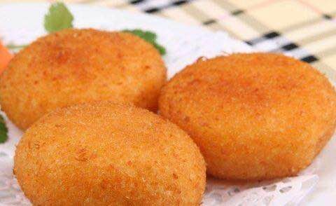 红薯饼这样做,不放面粉,外酥里嫩,隔三岔五就要做一次,吃不腻