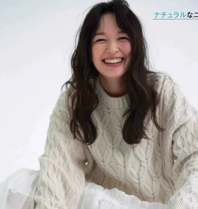 穿搭 女人过了40岁,衣服颜色尽量不选灰色和驼色,这些颜色更有气质