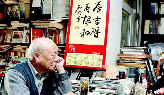 书坛泰斗欧阳中石先生去世，他曾说：我不是书法家，只是一个教师