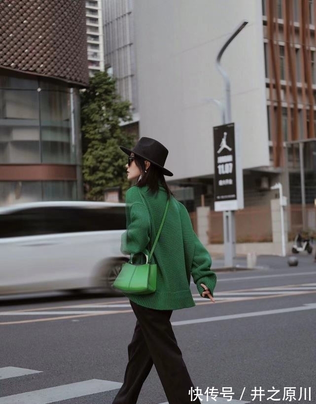 穿搭 开春穿绿色系,学时尚博主的穿搭法则,不是一般的好看
