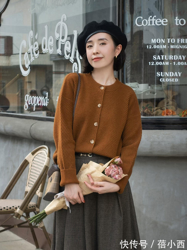 半身裙 优雅女人都会穿“毛衣开衫”,看她们就知道了,骨子里透着高级感