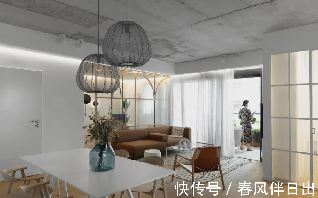 玻璃|年轻妈妈坚持砸墙换玻璃,只刷大白墙,105㎡装出了大平层效果