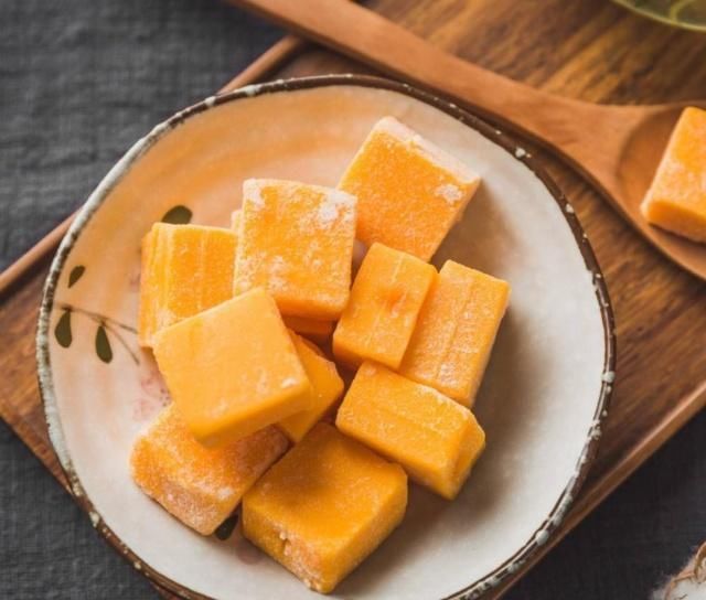 4个芒果，做成孩子爱吃的零食，酸酸甜甜，口感Q弹，好吃无添加