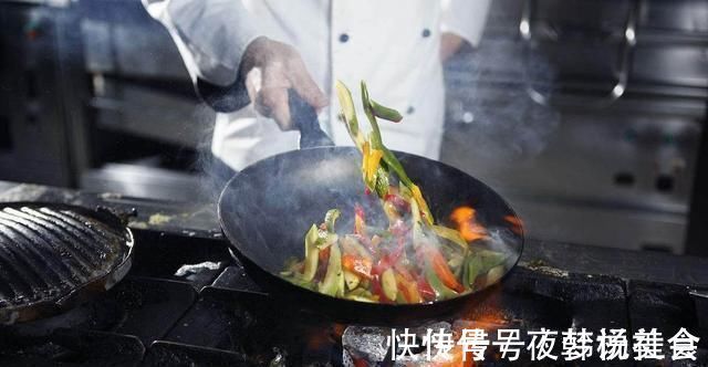 抽油烟机|4个炒菜坏习惯,正在“摧毁”家人的健康,家中掌勺的看一看!