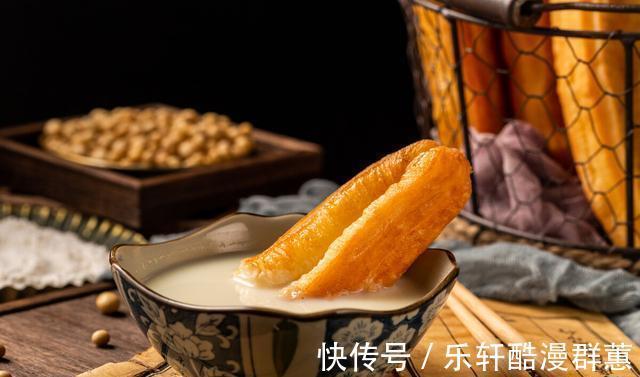 剩菜剩饭|这几种高热量的早餐,很多人都喜欢吃,建议为了健康尽量少吃